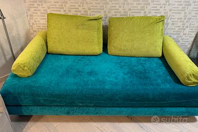 Divano letto artigianale con poltrona in omaggio.