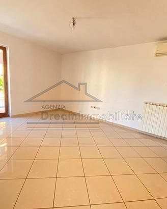 Appartamento+box+p.auto in Via Innamorati