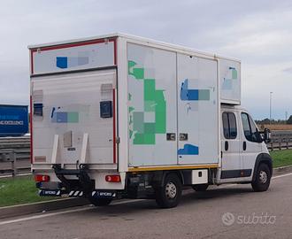Furgone con sponda idraulica peugeot boxer 165cv