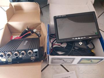 Registratore DVR auto 4 canali + monitor + 2 cctv