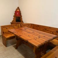 Set tavolo e Giro panca angolare in legno