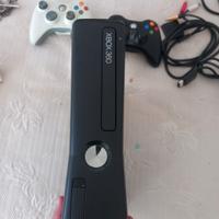 xbox 360 con 3 giochi e 2 joystick