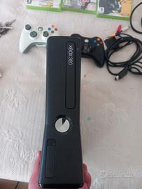 xbox 360 con 3 giochi e 2 joystick