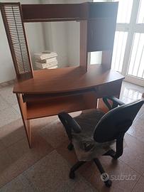 mobile per pc fisso e sedia da ufficio 