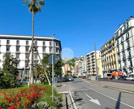 2 LOCALI A NAPOLI