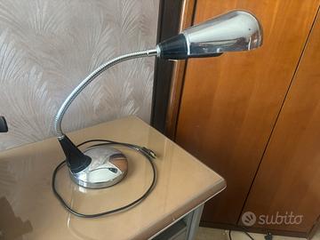 Lampada in metallo snodabile