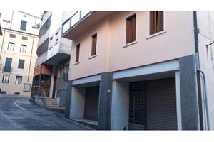 Appartamento tricamere piu' negozio Arsiero centro