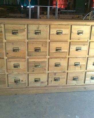 cassettiera in legno vecchio con 24 cassetti