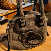 Borsa a mano in feltro con tracolla