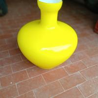vaso in vetro giallo incamiciato