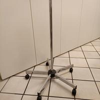 Stativo per lampade girevole