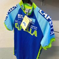 Salopette e maglia da ciclista