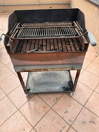 Barbecue professionale in ferro pieno