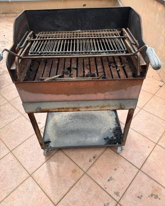 Barbecue professionale in ferro pieno