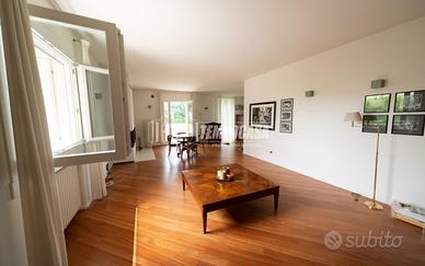 Villa Indipendente con Ampio Terreno di 10.000 mq