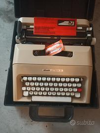 macchina da scrivere Olivetti 