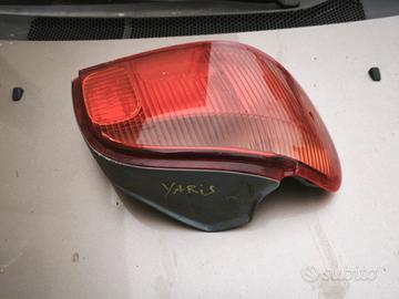 fanale posteriore Yaris 2004 sx