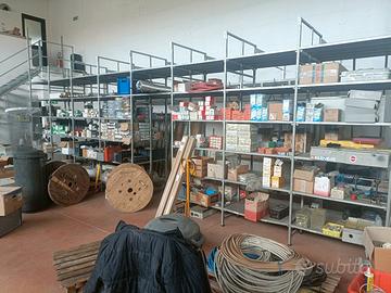 scaffalature metalliche con piani da cm  30 e 50 
