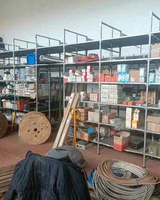 scaffalature metalliche con piani da cm  30 e 50 