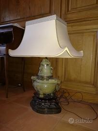 Lampada da tavolo in giada antica