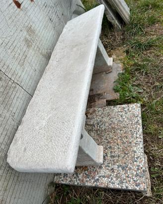 Panchina in pietra antica