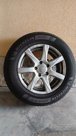 Set di cerchi e gomme invernali