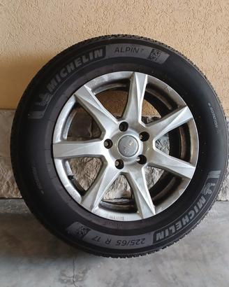 Set di cerchi e gomme invernali