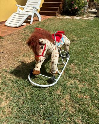 cavallo a rotelle per bambini