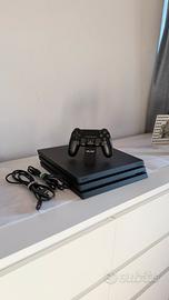 PS4 PRO 1 TB tenuta in buono stato