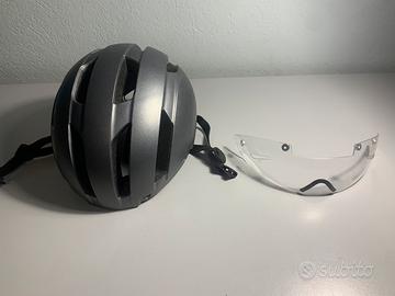 Casco bici regolabile con visiera magnetica