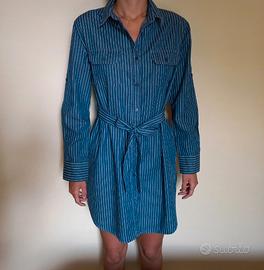 Abito a righe bianco e blu con cintura