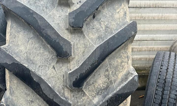 PNEUMATICI USATI PER TRATTORE AGRICOLO