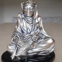 statua scultura donna araba velata