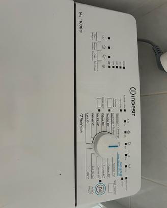 Lavatrice Indesit con carica dall’alto 6Kg