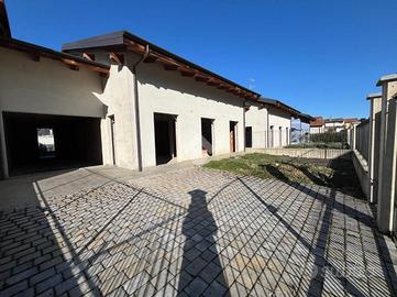 VILLA A SCHIERA A SANFRONT