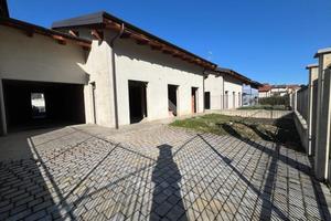 VILLA A SCHIERA A SANFRONT