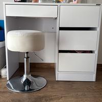 scrivania moderna con 4 cassetti e sgabello