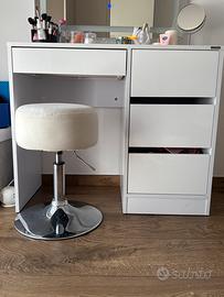 scrivania moderna con 4 cassetti e sgabello