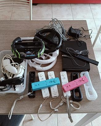 Wii nera con telecomando e volanti