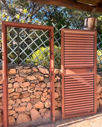 Porta alluminio con telaio fessure apribili
