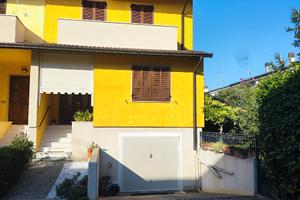 Villetta a schiera tre camere due bagni giardino