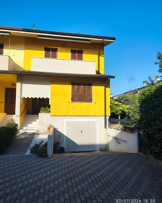 Villetta a schiera tre camere due bagni giardino