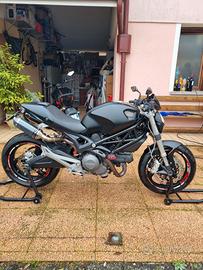 Ducati monster 696