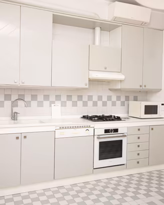 CUCINA COMPLETA IN LEGNO CON ELETTRODOMESTICI