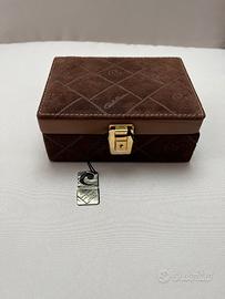 Paolo Cane porta gioielli in pelle scamosciata mar