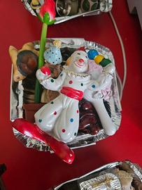 Decorazioni e statuine varie in coccio e porcellan