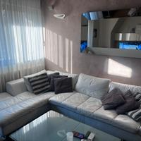 Divano in pelle bianco angolare