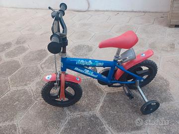 Bici bimbo con rotelle dei supereroi