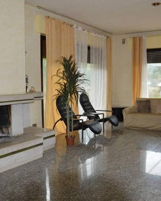 Villa di 121 m² con più di 5 locali a Lucca