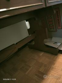 scrivania in legno 